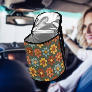 Smiley Flowers Car Trash Bag, Retro Floral Car Trash Can with Lid, Green Waterproof Garbage Bag for Car Leakproof, Hippie Car Accessories