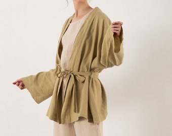 Kimono en lin coupe ample avec manches larges et ceinture à nouer réglable