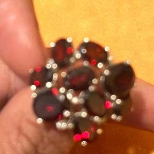 Bague tendance vintage en grappe de grenats en argent