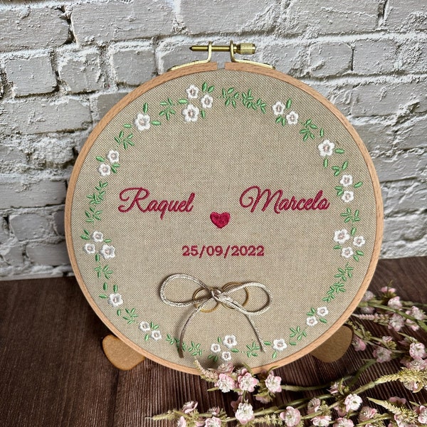 Cornice ad anello da 22 cm per matrimonio. Ricami e personalizzati. Porta fedi nuziali