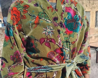Robe quimono de veludo verde: roupão leve com estampa floral
