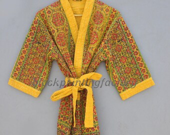 Kurtka kimono pikowana Kantha z bawełny w stylu vintage: zimowy szlafrok z kwiatowym nadrukiem.