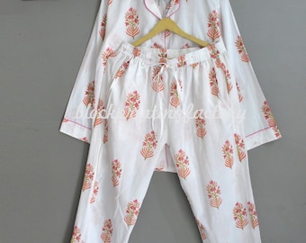 ハンドブロックプリントコットンパジャマセット：フローラルナイトスーツ