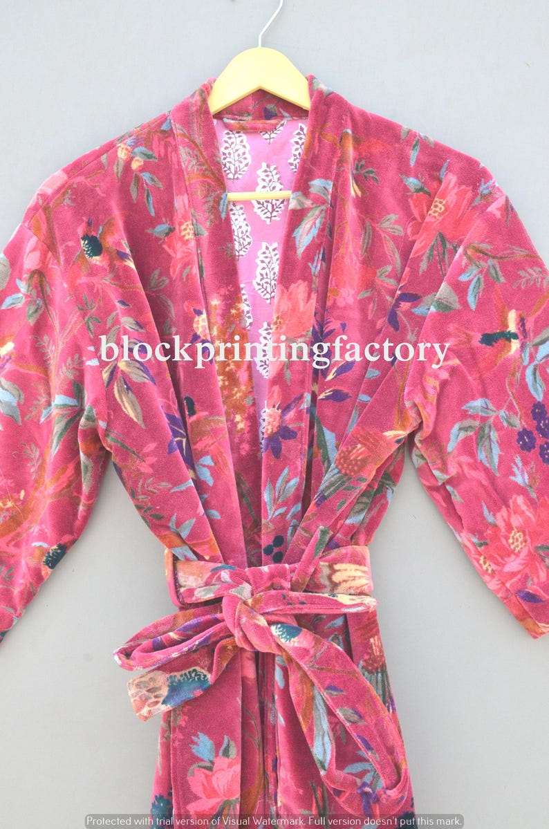 Robe quimono de veludo feito à mão: roupão boho com estampa floral imagem 2