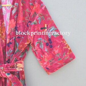 Robe quimono de veludo feito à mão: roupão boho com estampa floral imagem 4