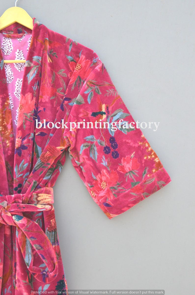 Robe quimono de veludo feito à mão: roupão boho com estampa floral imagem 4