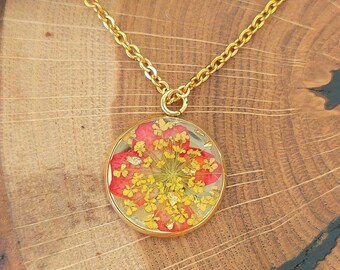 Individuelle Halskette mit Blüten, Edelstahlkette, Halskette Floral, Getrocknete Blüten, Halskette für Frauen, Blumenkette, Einzelstück,Gold