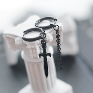 Dúo de dagas de ónix / Pendientes de cadena asimétrica, estilo alternativo, góticos, negros, antialérgicos, estilo grunge Y2K, masculinos, emo, eboy