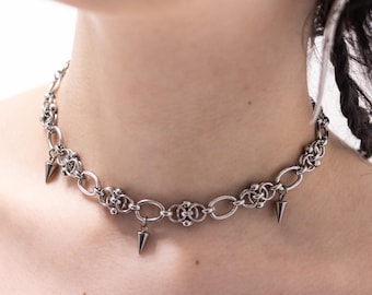 Sentinels Dorn | Edgy Filigraner Choker mit Spikes | Punk Alt Schmuck | Gothic Spitz Choker | Grunge Statement Halskette Unisex Geschenk