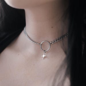 Astral Strike | Choker z gwiazdą i pierścieniem ze stali nierdzewnej | Delikatna, niebiańska biżuteria alternatywna | Naszyjnik w stylu gotyckim i punkowym | Czarownicowa, estetyczna obroża