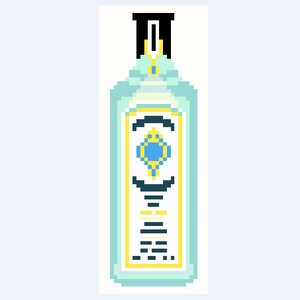 Könnte beinhalten: Eine durchsichtige Glasflasche mit schwarzem Verschluss und gelbem Etikett. Das Etikett hat ein blaues und gelbes Design und den Text "Tanqueray" in Schwarz.