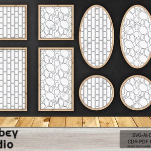 Puede incluir: Un conjunto de obras de arte murales enmarcadas en madera. Los diseños presentan patrones geométricos y formas de piedra en blanco y negro. Las formas incluyen rectángulos, óvalos y círculos. El logotipo de Atabey Studio es visible.