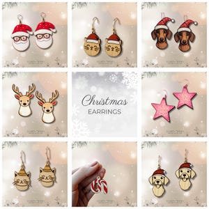 Könnte beinhalten: Eine Auswahl an Weihnachts-Ohrringen mit verschiedenen Designs. Enthält Ohrringe mit Weihnachtsmann, Katze, Dackel, Rentier, Stern und Hund. Die Ohrringe sind aus Holz gefertigt und weisen festliche Farben und Details auf. Der Text "Christmas EARRINGS" ist ebenfalls sichtbar.