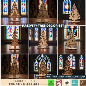 Può includere: Una collezione di set di decorazioni per alberi di Natale in legno. Ogni albero è tagliato al laser con disegni intricati e poggia su una base. Il testo "NATIVITY TREE DECOR SET" è visibile. L'immagine mostra anche "ATABEY STUDIO" e le opzioni di formato file.