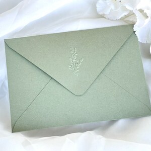 Sobres verde oliva con marco en relieve, sobres verde salvia, Buste partecipationi matrimonio, 5x7"" (133x184 mm)