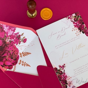Fuchsiafarbene Hochzeitseinladung mit Blumenmuster, fuchsiafarbener Umschlag mit Blumeneinlage, individuell gestaltete fuchsiafarbene Hochzeitseinladung