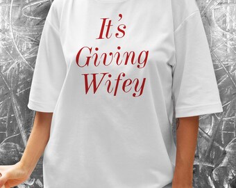It's Giving Wifey T-Shirt, Custom Engagement Gift,, Honeymoon Shirt, Wedding Day Shirt, Wifey Vibes, Newlywed Tee, Bride Tee, Bridal Shower