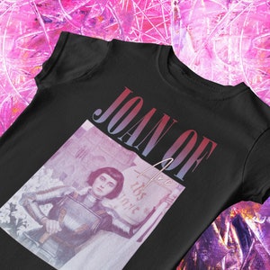 Jeanne d&#39;Arc T-Shirt | Hip-Hop inspiriert, Rap T-Shirt, Stil der 90er Jahre, weibliche Führer, Feminismus, starke Frauen, Geschichte T-Shirts, historisches Hemd,