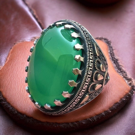 Yemen's Verdant Beauty Large Green Agate Ring in 925 Sterling Silver,Authentic Yemeni Agate Stone in 925 Silver - Statement Piece عقیق یمانی