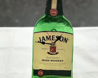 Reloj de pared con botella de whisky Jameson aplastada/aplanada Whisky irlandés