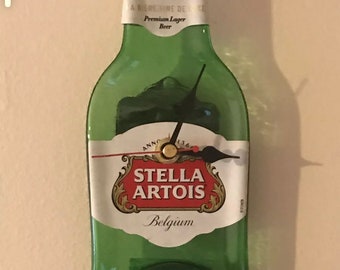 Reloj de pared con forma de botella aplastada de Stella Artois