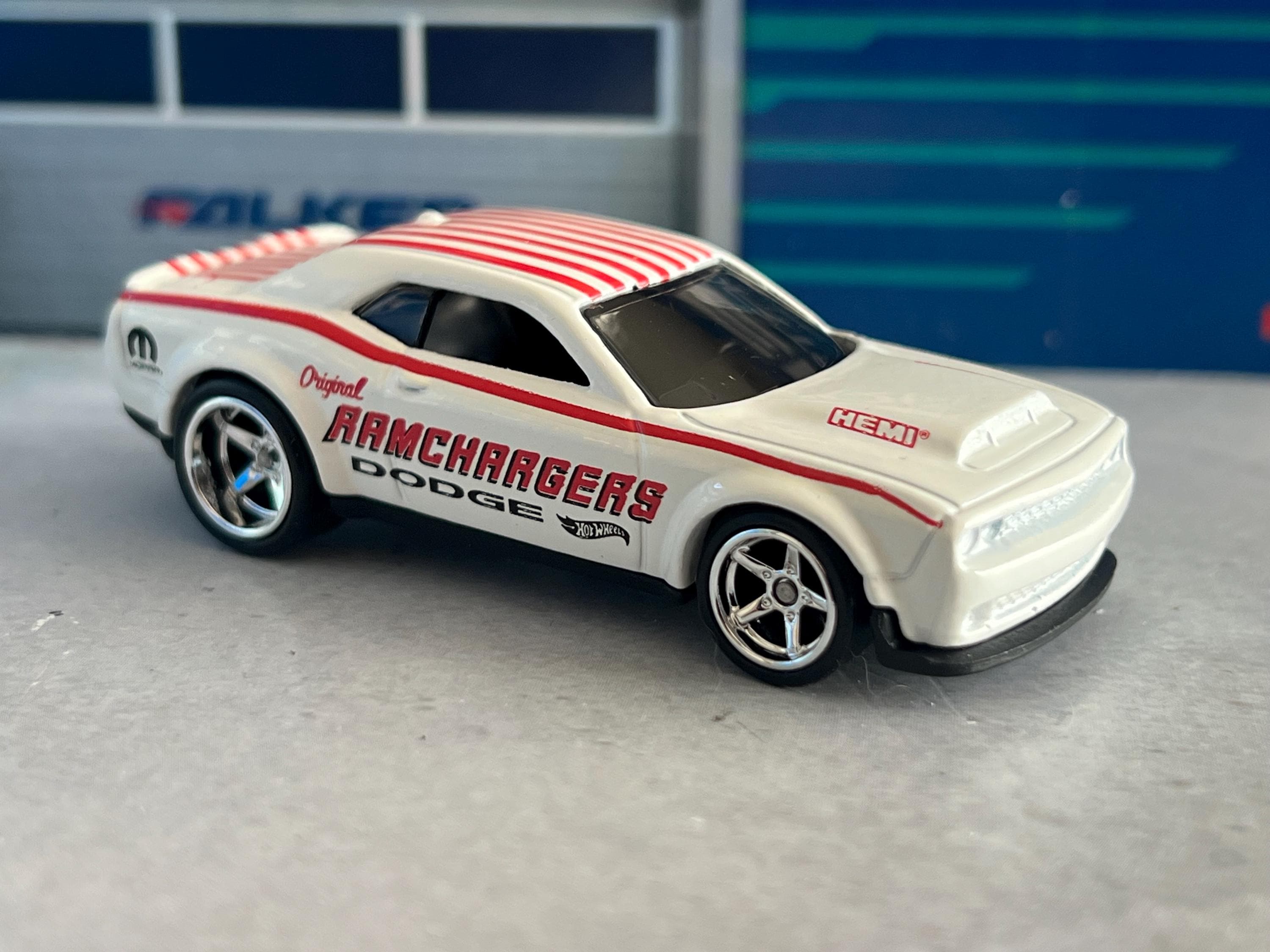 ホットウィール　STH DODGE CHALLENGER SRT DEMON Hot Wheels Super Treasure Hunt Gold '18 Dodge Challenger SRT
