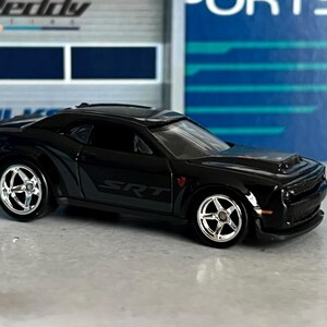 Hot Wheels '18 Dodge Challenger SRT Demon Blu - Super Custom Wheel Swap Di AEB, Scala 1:64 - Foto 3