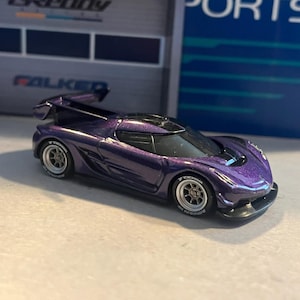 Hot wheels Koenigsegg Jesko purple with real rider wheel swap 1:64 scale