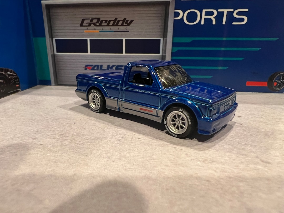 1/64 ホットウィール GMC MOTOR Hotwheels レトロ Amazon.com: HOT WHEELS GMC MOTORHOME DIE CAST VEHICLE : Toys