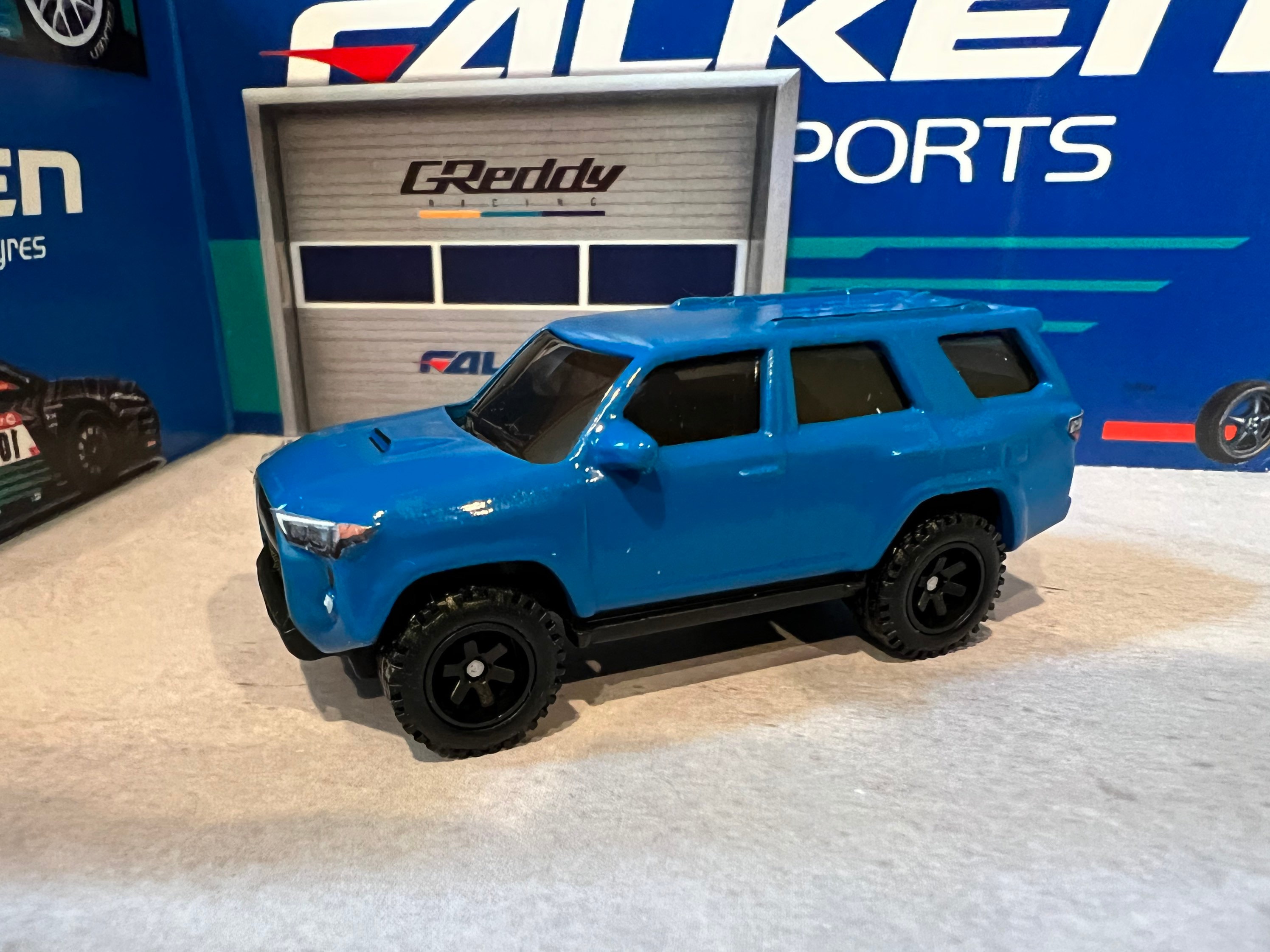 Hot wheels Toyota 4Runner custom real riders and paint 1:64