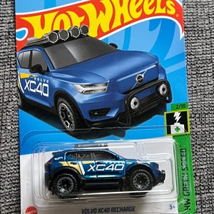 Hot Wheels Volvo XC40 recharge 1/64 scale diecast car vehicle toy