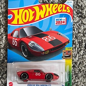 Hot Wheels Porsche 904 Carrera GTS red 1:64 scale car