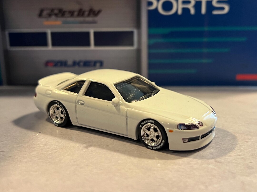 Hot wheels Lexus SC/toyota Soarer custom with real rider