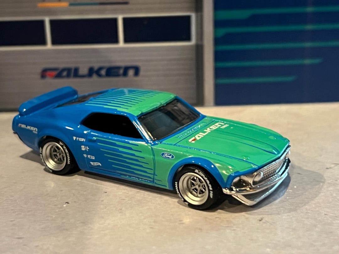 Hot Wheels '69 Ford Mustang Boss 302 Falken With Real Rider