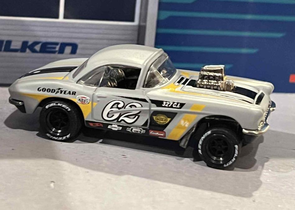 ホットウィール 62 CORVETTE GASSER STH＆レギュラー Amazon | Hot Wheels '62 Corvette Gasser, HW Gassers 3/5 [red] 174