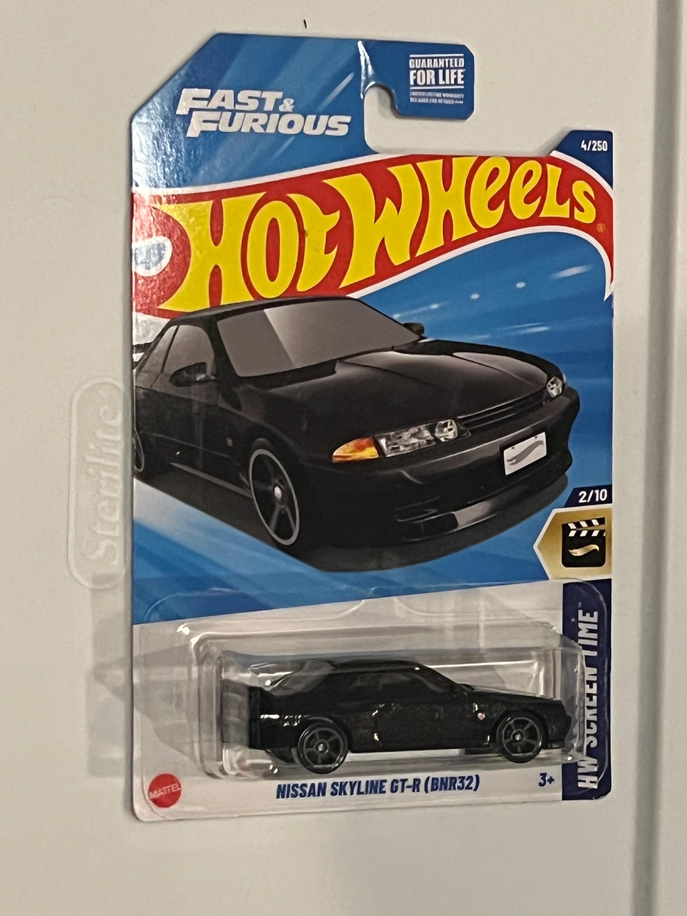ミニカー Hotwheels NISSAN SKYLINE GT-R BNR32 Amazon.com: Hot Wheels Nissan Skyline GT-R (BNR32), Black