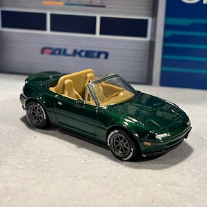 Hot Wheels Mazda Miata 91 green premium modern classics with wheel swap real riders