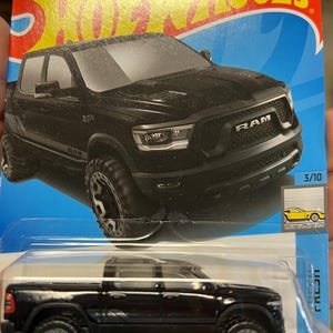 Hot Wheels Dodge Ram 1500 1999 – 1:64 Schwarz/grau, Sammlerstück #1045
