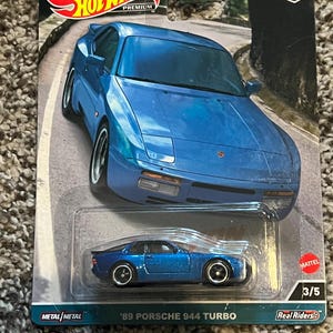 Hot Wheels Porsche 944 turbo blue 1/64 scale premium