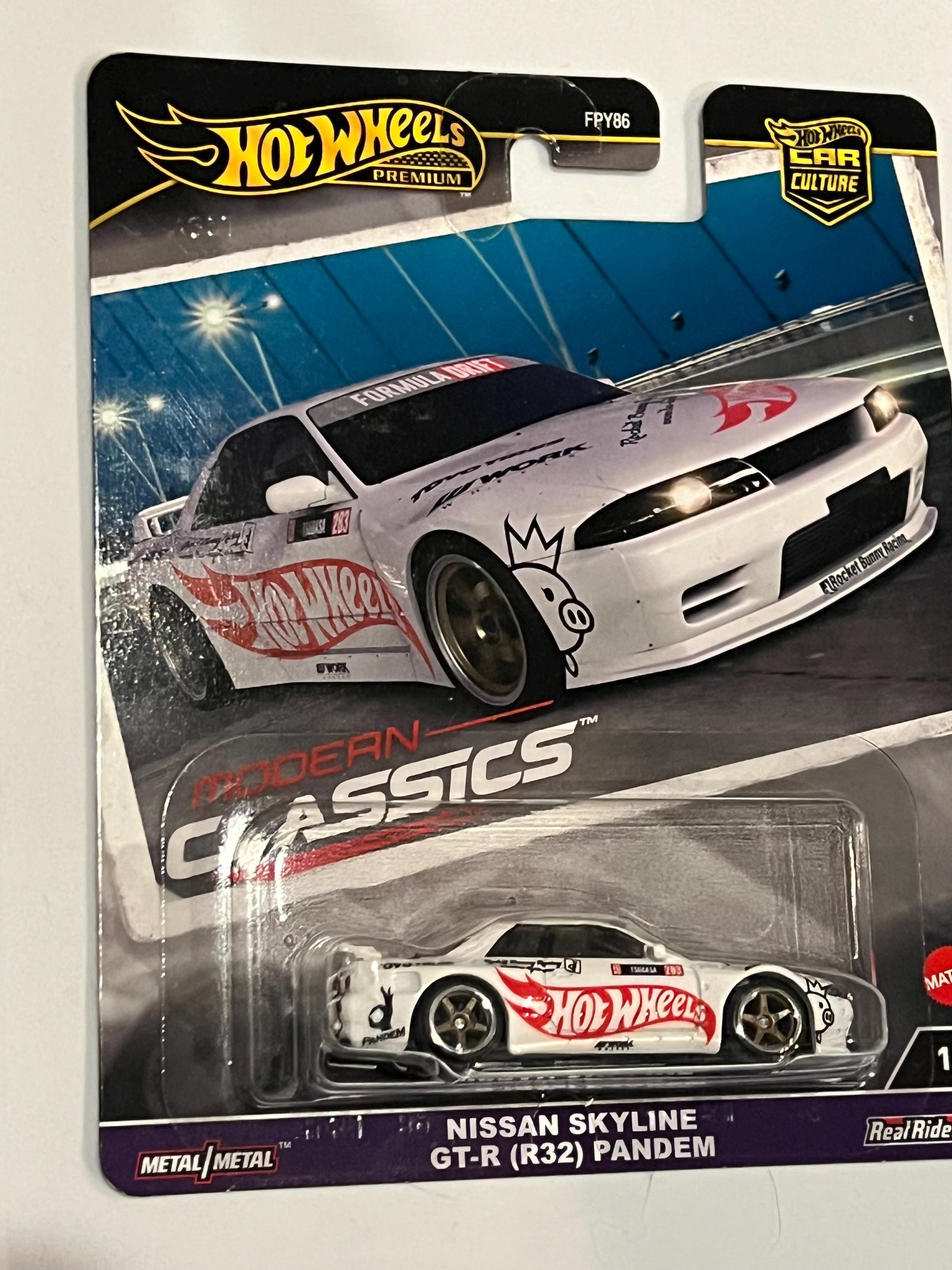 Hot Wheels Premium Nissan Skyline R32 GTR Pandem 1/64 Scale Car