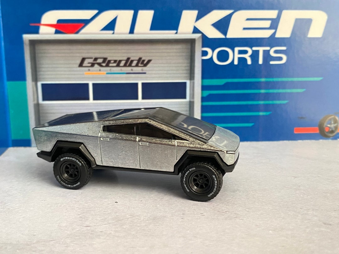Amazon.com: Hot Wheels Tesla Cybertruck, HW Rolling Metal 4