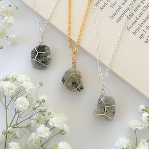 Delicata collana in labradorite, delicata collana fatta a mano, collana di cristallo, regalo, placcata in oro o argento, delicata collana in oro 14k, fatta a mano