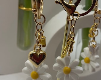 Schlüsselanhänger | Handmade | Daisy | individuell | personalisiert | Gold | Doppelanhänger | Gänseblümchen | Einzelstück