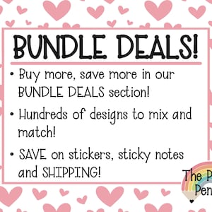 Op de afbeelding: Een wit rechthoekig bord met een roze hartjespatroon als achtergrond. De tekst luidt BUNDLE DEALS! Buy more, save more in our BUNDLE DEALS section! Hundreds of designs to mix and match! SAVE on stickers, sticky notes and SHIPPING! Logo The Perky Pencil.