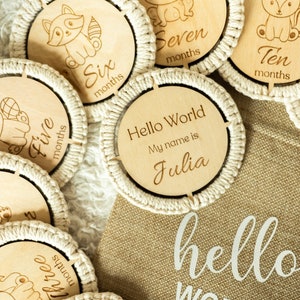 Makramee-Meilensteine mit Gravur, Meilenstein-Plaketten aus Holz, Hello-World-Karten, Baby-Dusche-Geschenk, Geschenk für die werdende Mutter