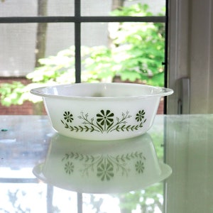 Vintage Primrose Dream 1.5 Quart Round Casserole Dish, Glasbake Milk Glass 60s Baking Dish