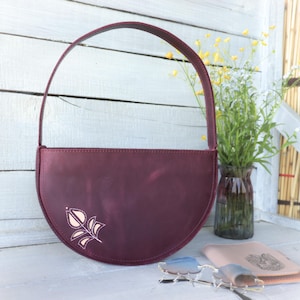 Damen Leder Tote Bag. Weinrote Echt Leder Tasche. Frauen Tasche. Umhängetasche. Kleine Ledertasche. Baguettetasche. Geschenk für ein Mädchen.