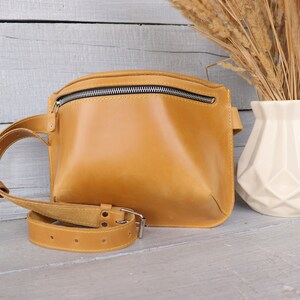 Sac banane jaune. Sac crossbody Sac unisexe. Sac banane en cuir. Petit sac en cuir. Sac en cuir pour femme. Cadeau de Noël Femmes. Sac en cuir pour hommes