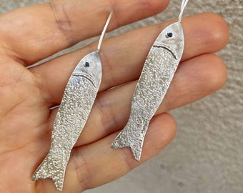 Gehamerde massief zilveren sardine oorbellen - Sterling zilver 925 visdruppel - Handgemaakte statement sieraden - Lissabon Portugese ambachtelijke sculptuur