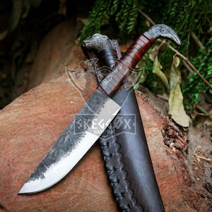 Handgeschmiedete Damaszener Stahl Skinnermesser: Rabenkopfgriff, Lederscheide